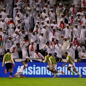 الإمارات تهزم عُمان بعد ريمونتادا مذهلة وتقترب من كأس العالم
