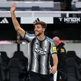 كيف استفاد برشلونة مالياً من انتقال نيكو غونزاليس إلى نيوكاسل؟
