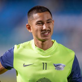 ليس ميسي ولا رونالدو.. أغنى لاعب كرة قدم في العالم يبحث عن نادٍ جديد