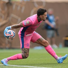 إيدرسون يسخر من "أخبار كاذبة" حول وضعه في مانشستر سيتي