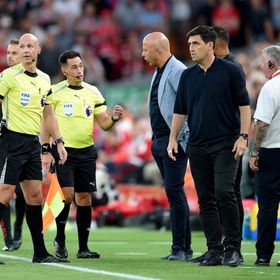 حادث عنصري يهز أنفيلد في أولى مباريات الدوري الإنجليزي