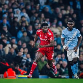 مهاجم نوتنغهام تايو أونيي: مباراة ودية أنهت مسيرتي كمدافع