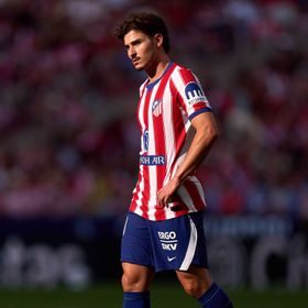 تقرير: أتلتيكو مدريد يعد ألفاريز "بتسهيل" رحيله بشرط واحد