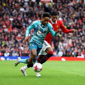 ساوثهامبتون يعلن تعرض لاعبه لإساءات عنصرية من جماهير يونايتد