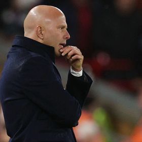 سلوت يختلق الأعذار بعد سقوط ليفربول المروع أمام بالاس