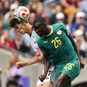 بابي غاي نجم السنغال: لن ألعب مجدداً مع المنتخب إلا بعد رحيل المدرب