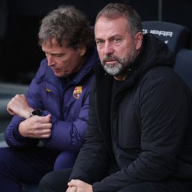 هانزي فليك سعيد بالصلابة الدفاعية أكثر من رباعية برشلونة في كامب نو