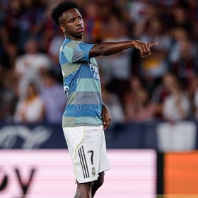 شاهد.. فينيسيوس يتحدى ألونسو بهدف "تريفيلا" وأسيست ضد ليفانتي