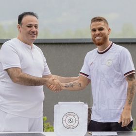 الشباب السعودي ينتزع توقيع نجم وسط الهلال غوستافو كويلار