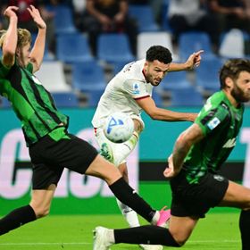 شاهد.. ميلان يرفض هدية روما بعد طرد مالين هداف الدوري الإيطالي