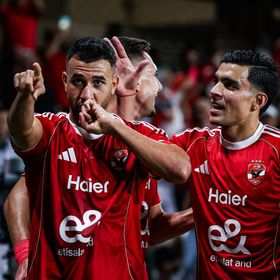 الأهلي يتخطى سيراميكا بصعوبة ليبلغ نهائي كأس السوبر