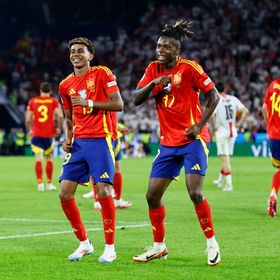 نيكو ويليامز: لامين يامال ليس أفضل مني.. ولهذا رفضت برشلونة