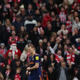 إصابة بيرن مدافع نيوكاسل بكسر في الضلع وتضرر في الرئة