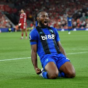 حرمان مشجع ليفربول من دخول الملاعب بسبب إساءة عنصرية ضد سيمينيو