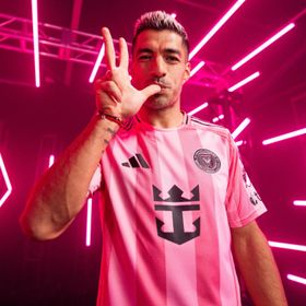 بعد موسم تاريخي.. إنتر ميامي يجدد عقد سواريز