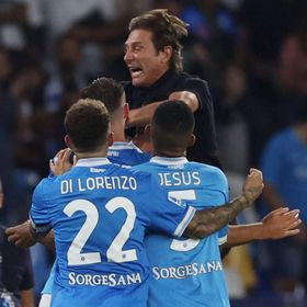 نابولي يستعيد صدارة الدوري الإيطالي بعد فوز شاق على بيزا