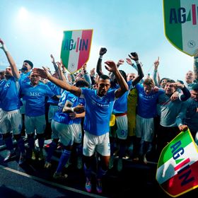 نابولي بطلاً للدوري الإيطالي بعد صراع محتدم مع إنتر ميلان