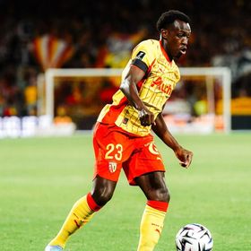 سعود عبد الحميد أساسياً لأول مرة مع لانس في الدوري الفرنسي