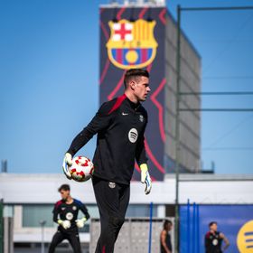 برشلونة يتمسك بضم جوان غارسيا ويستعد لتلبية رغبة تير شتيغن