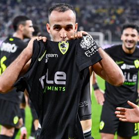 ناصر منسي يعتذر  مرة أخرى ويشرح سبب إلقاء قميص الزمالك