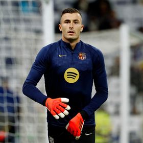 عملاق تركيا يحاول استعادة حارس برشلونة