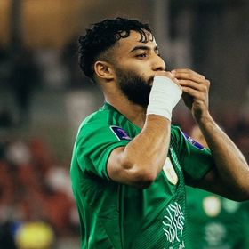 الأهلي يفتقد صالح أبو الشامات أمام الهلال في كأس الملك