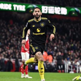 كونيا يطالب بإيقاظ "العملاق النائم" في مانشستر يونايتد