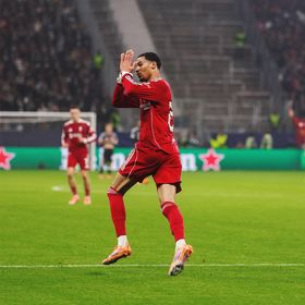 هوغو إيكيتيكي يهز شباك آينتراخت بأسلوبه المعتاد ويعتذر للجماهير