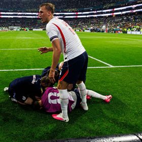توخيل يحذر لاعبي إنجلترا من لوحات الإعلانات في كأس العالم