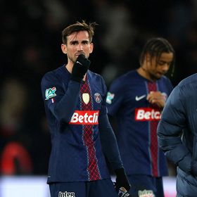 لاعب سان جيرمان يرفض المشاركة أمام ليفربول "رغم تعافيه من الإصابة"