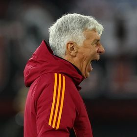 روما يُقرر فتح خزائنه للقبض على اللقب الغائب منذ 25 عاماً