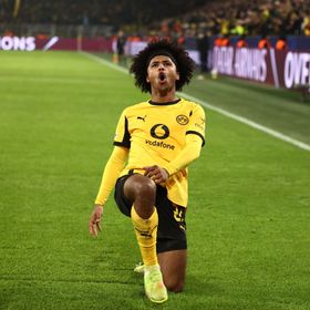 دورتموند يستغل النقص العددي ويسحق فياريال برباعية