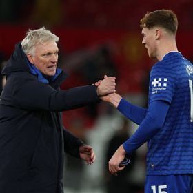 "غاي" يعتذر بعد صفع زميله.. وتعقيب "غريب" من مويس مدرب إيفرتون