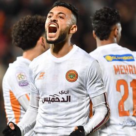 نهضة بركان يهزم الجيش الملكي ويُواصل التحليق في الصدارة