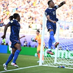 فرنسا تحتاج لـVAR للنجاة من فخ باراغواي.. والصدام مع المغرب