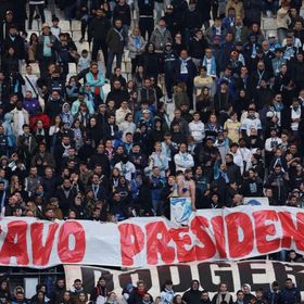 جمهور مارسيليا الغاضب يطالب برحيل إدارته وينتقد "قائد سفينة أشباح"