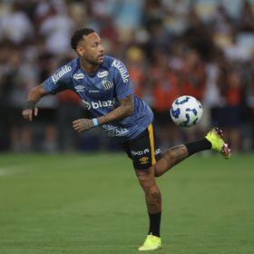 والد نيمار: يرغب بلقب المونديال لا أن يكون أفضل من ميسي