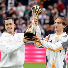 ريال مدريد يعتزم تجديد عقدي مودريتش وفاسكيز "لأسبوعين فقط"