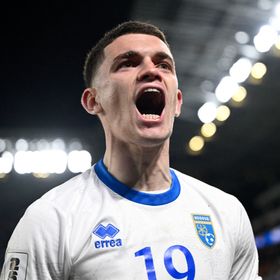 ما هي القيمة التي يجب أن يدفعها برشلونة لضم فيسنيك أسلاني؟