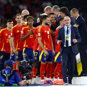 مدرب إسبانيا: نحن الأفضل في العالم.. وامنحوا رودري الكرة الذهبية الآن