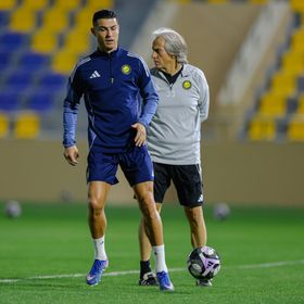 جيسوس يتجنب الصحفيين مجدداً بعد ضجة رونالدو والنصر يسجل الحمدان