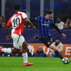 مدافع إنتر ميلان يحسم موقفه من الانتقال إلى برشلونة