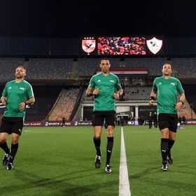 انقلبت الآية.. الزمالك يفتح النار على حكم تمسك باختياره سابقاً