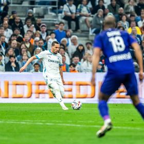 مارسيليا يقرر الاحتفاظ بالجزائري بن ناصر بعد نجاح إعارته