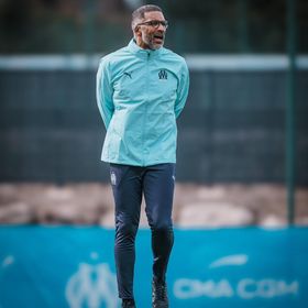 مارسيليا يلجأ إلى "معسكر سري" في إسبانيا قبل مواجهة ليون الحاسمة