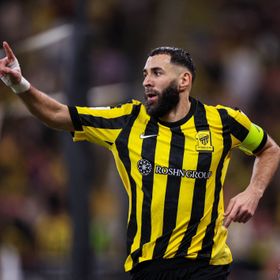 مفاجأة.. هل يقود كريم بنزيما هجوم برشلونة بعد ليفاندوفسكي؟