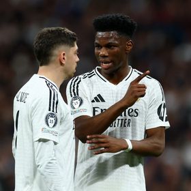 تشواميني وفالفيردي يوقعان اتفاق السلام في ريال مدريد