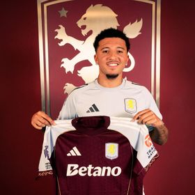 أستون فيلا يظفر بالثلاثي سانشو وإليوت وليندلوف قبل غلق الميركاتو