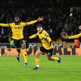 ولفرهامبتون يهزم أستون فيلا ويتجنّب رقماً سلبياً بالدوري الإنجليزي