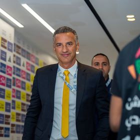 التعاون يستعيد "البروفيسور" شاموسكا بعد نجاح تاريخي مع نيوم